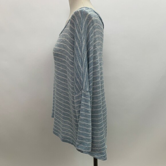It's Our Time Women's Top X-Large Blue White Striped Buttons on Back - Picture 3 of 12